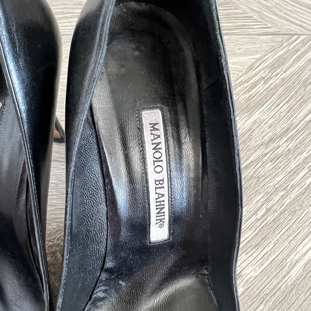 Manolo Blahnik size 37 black classic pump - Picture 4 of 8
